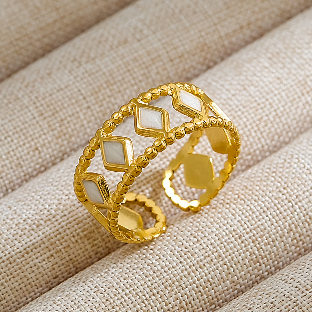 Vintage Gold Hollow Crytal Ring